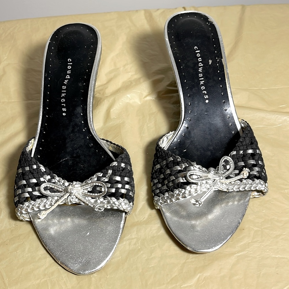 Simple knit wedge backless heel
